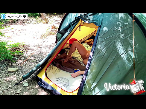 ❤️ ថតដោយកាមេរ៉ា Passionate jerk off Stranger in a tent Anal porn នៅពួកយើង  ﹏